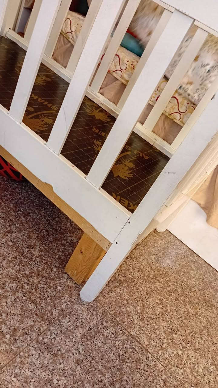 الاسعار اسفل كل صورة أغراض طفل للبيع نظيفة جدا واستعمال قليل .. رجاءا بدون عملة السعر ثابت
الاسعار.. ١.سرير+صومية+دوشك شغل عراقي 50 الف 
٢.حمالة طفل 20 الف
٣.كرسي طعام احمر وابيض 30 الف
٤.مسند تعليم جلوس اخضر 10 آلاف 
للاستفسار واتساب ***********
الاسعار اسفل كل صورة أغراض طفل للبيع نظيفة جدا واستعمال قليل .. رجاءا بدون عملة السعر ثابت
