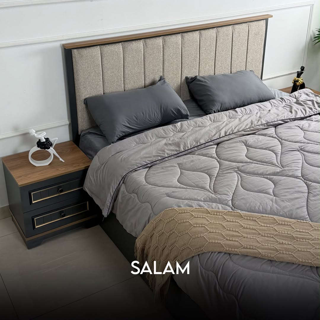 

نص مكتوب في الصور:
- SALAM