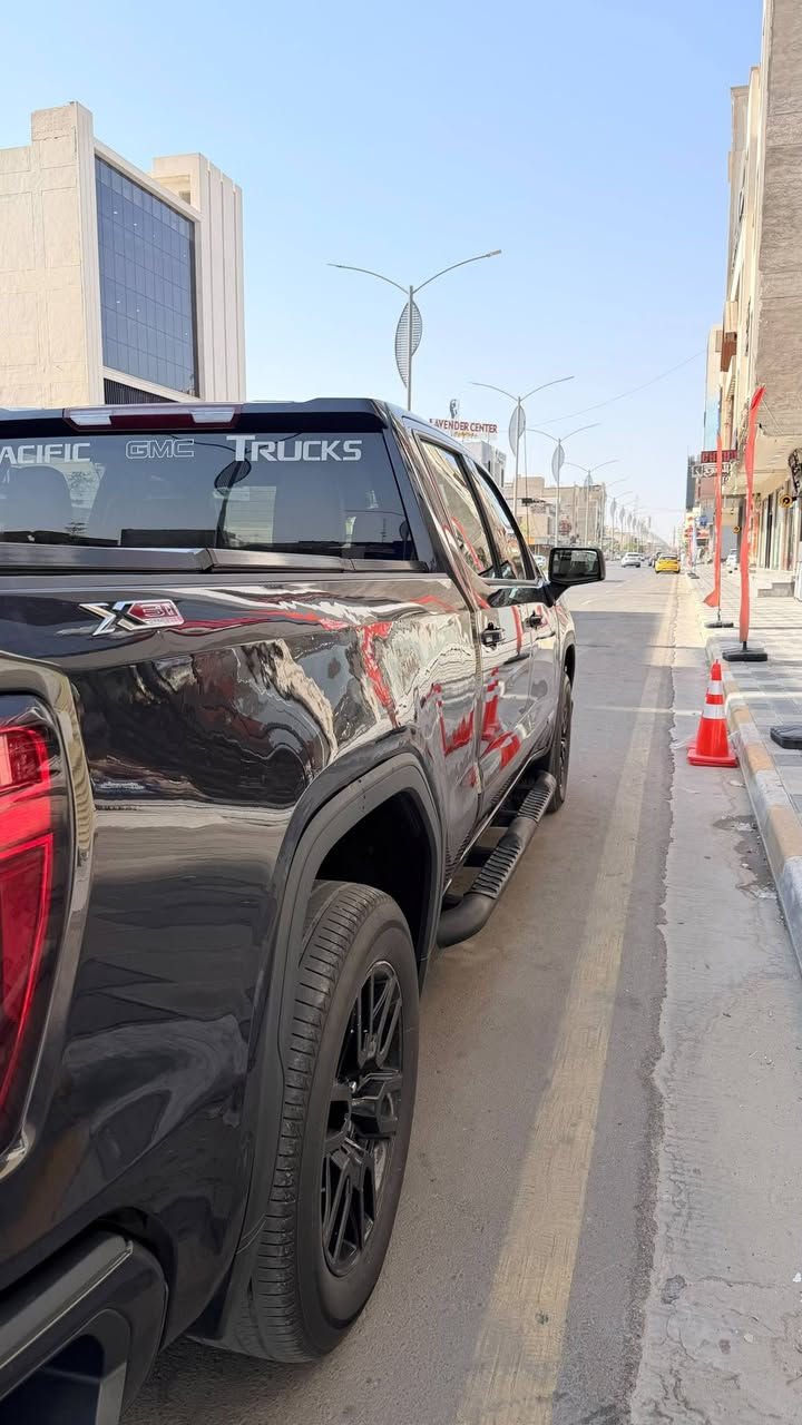 جمسي سيرا بدي طويل وباب طويل 
موديل 24 امريكي
اربيل تحويل مباشر 
ماشيه / 60 الف كيلوا 
كفاله عامه شرط عدا جاملغ بيه شوي صبغ 
والبدي الخلفي بيه بارد 

وصور الضرر موجوده 
السياره بمعنى الكلمه جديده 
محرك / 5300 
8 
السعر / 350 وبيها مجال 
مكاني رمادي تحويل مباشر 
للاستفسار / ***********
