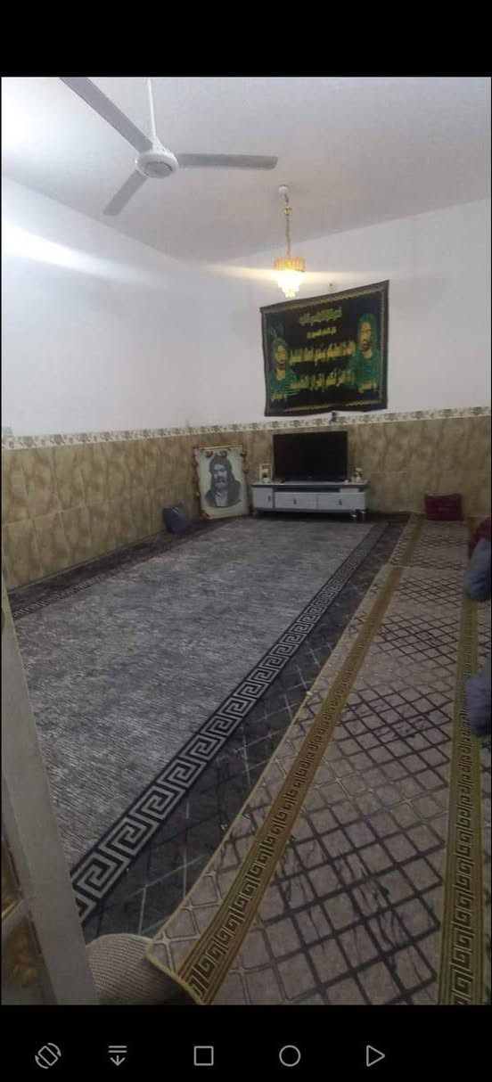 سلام عليكم اخوان متوفر دار سكن للبيع منطقة الحكم ثاني بيت عن شارع ٢٠م مساحة ١١٥م مربع يتكون غرفة وصالة ومطبخ واستقبال وصحيات وحديقة السعر ١٠٥ وبي مجال استفسار اتصال*********** أو واتساب ونكون بخدمتكم

نص مكتوب في الصور:
- ١٨ مارس، ٢٠٢٦ ١٢:٥١ ص المزيد حذف التعديل الذكي المفضلة مشاركة