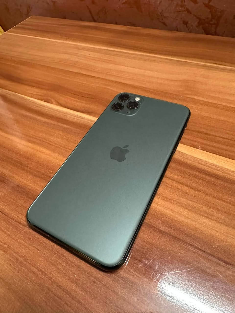 ايفون 11pro max للبيع جهاز مبدل فقط شاشه اصلي شرط ضمان 
ذاكره :256 
بطاريه : 81 بلادي ما يصرف شحن 
لون : زيتوني 
الجهاز نظيف كل عيب مابي السعر 280 الف وبيها مجال
اراوس ايفون هم إذا موجود 
واتساب ***********
