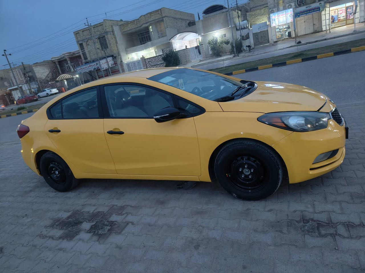 السلام عليكم فورتي مديل 2016 
حادثها حافه البنيد اربع اصابىع سياره احلا من الصور 
كير محرك كفاله تبريد شغال سياره مناقصها شي 
السعر 108 وبيها مجال بسيط 
ما متواجد بلفيس هاتف ***********
