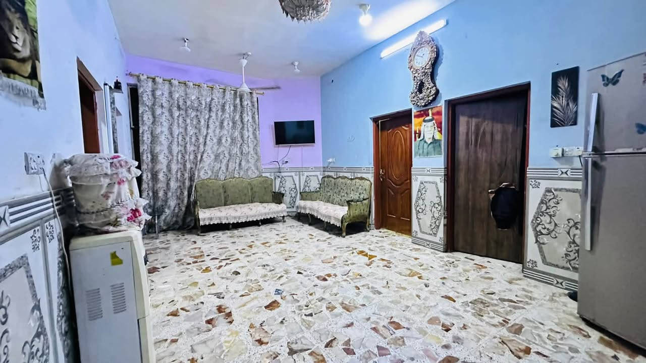 بيت طابو صرف للبيع في حي موسى الكاظم خلف التربيه الجديده المساحه ٢٠٠ متر بنيان حديث الطابق الأول بيت والثاني شقتين درج منفصل الاتصال على الرقم ***********
