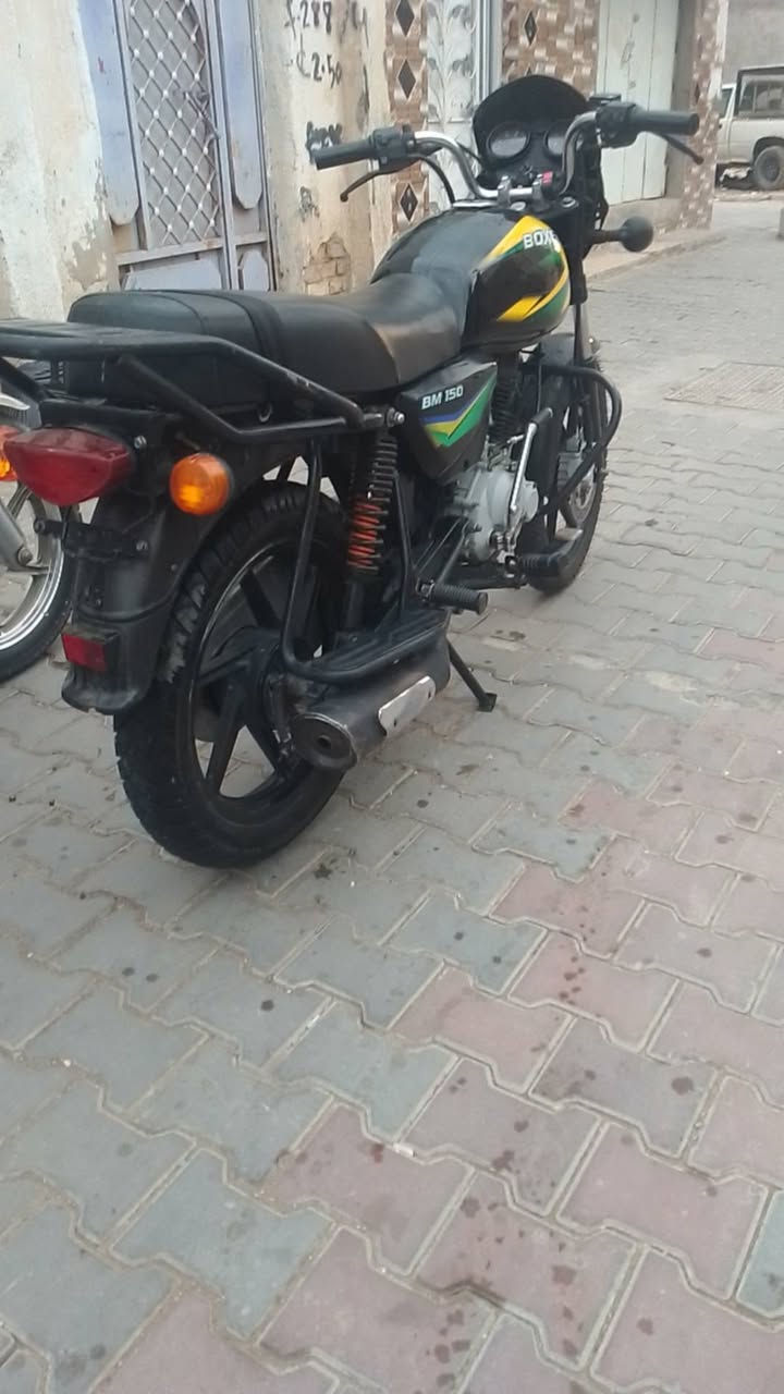 سلام عليكم دراجه بوكسر لبيع 21 دراجه بيهة صوت بل مكينه ب 650
***********
