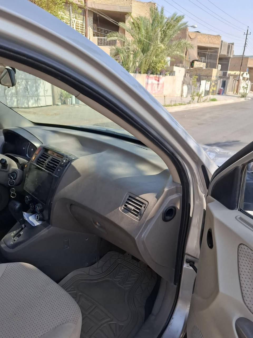 السلام عليكم توسان ٩ خليجي بأسمي محرك دوش ٢٠٠٠  بيها تلث قطع صبغ بدون دواخل السعر ٧٥ مكاني بغداد ***********
