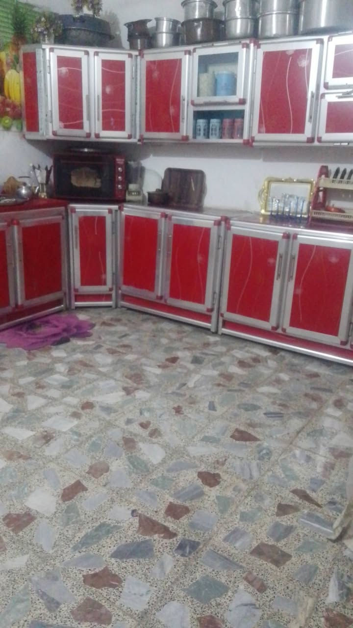 سلام عليكم بيت للبيع مساحه 100متر السكف صب البيت كله كاشي بيت حلو مرتب بدوانم مقابيل شارع 60 بدوانم للتوصل ‏‪***********‬‏ صاحب البيت
