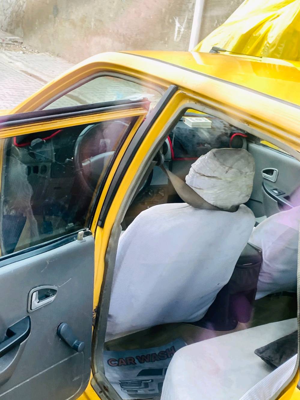 سايبه موديل ٢٠١٣ ما نقصه اي شي بس تبريد ما بيه السياره هزه وسنويه جديدات ٢٠٣١ كهربيات كله جديده شاشه وكمره شادله سياره تعبان عليه ٢٣وبيه مجال