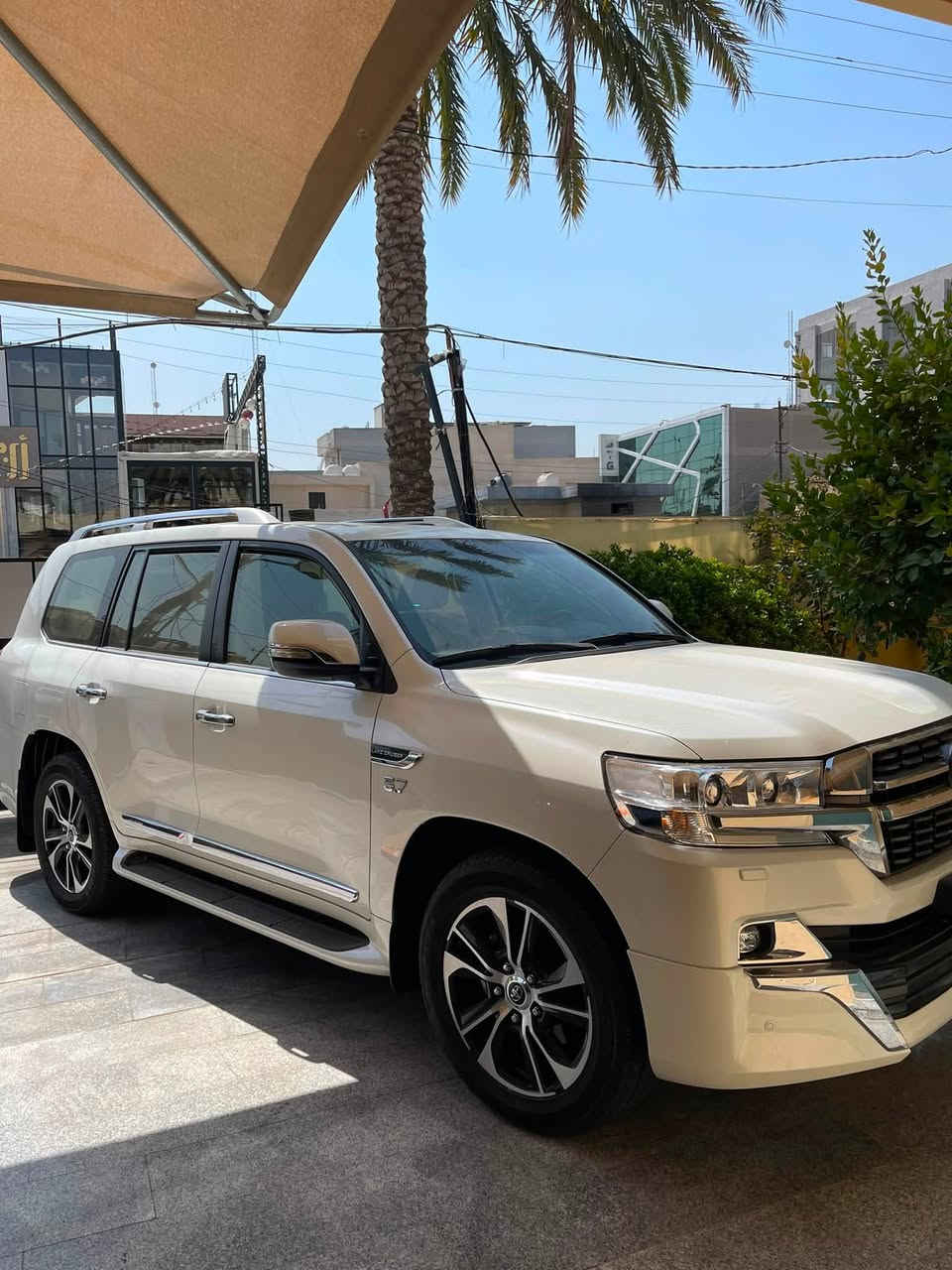 السلام عليكم
للبيع لاندكروز 2021 vx.r 5700 
انضف لاندكروز بالعراق بهذا الموديل
ماشية ١٠ الاف كيلو فقط

فول مواصفات السيارة جكات وكامرات محيطية وباقي مواصفات اللاندكروز المعروفة مغلفة ppf بالكامل والسيارة بعدهة بحالة الوكالة  مكفولة كفالة عامة

رقم اربيل الجديد وسنوية وهزة جديدات 
تفاصيل اكثر والشراي يتصل على الرقم ***********
