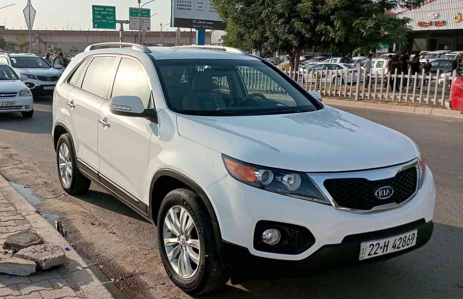 سورنتو موديل 13 خليجي مكفولة من الصبغ سبعة راكب تبريد قطعتين
سنوية جديد دفتر بانزين رقم اربيل دولي 

 محرك 4 

سعرها 142 وبيها مجال بسيط 

مكاني كركوك 

للمعلومات اكثر اتصل ***********
