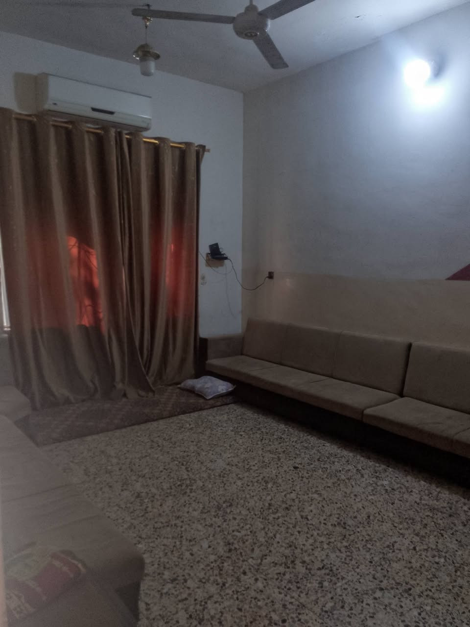 سلام عليكم بيت مساحه 225حي خضراء السعر 160/الرقم***********

