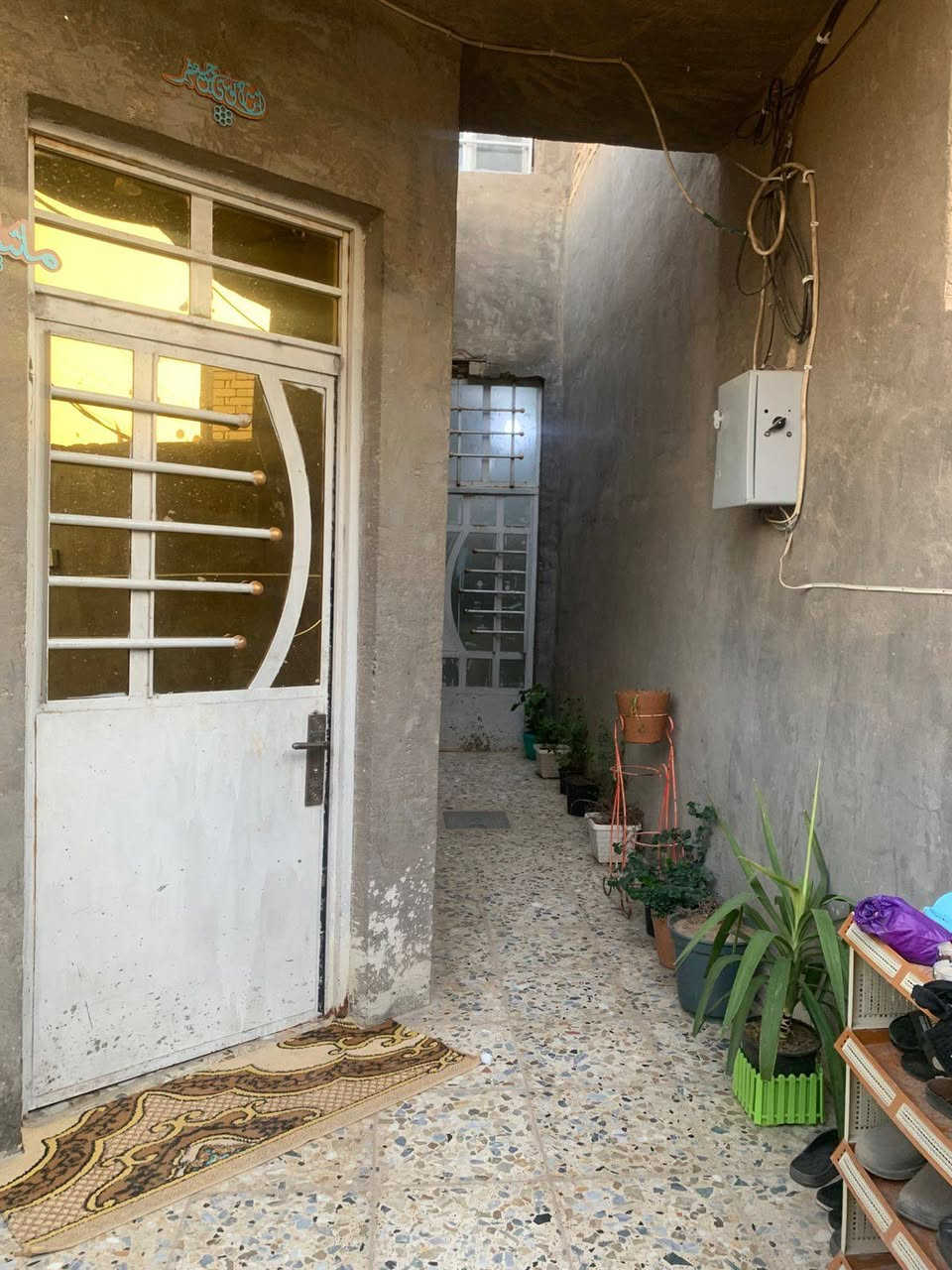 السلام عليكم دار للايجار بالكرغوليه مساحته 100 طابق ونص جوه غرفه واستقبال ومطبخ وخدمات وفوك غرفه وبيتونه قرب صالون ام بنين او قرب صورة السيد للاستفسار الاتصال على الرقم ***********
ملاحظه يوم 10 بالشهر يفرغ البيت
