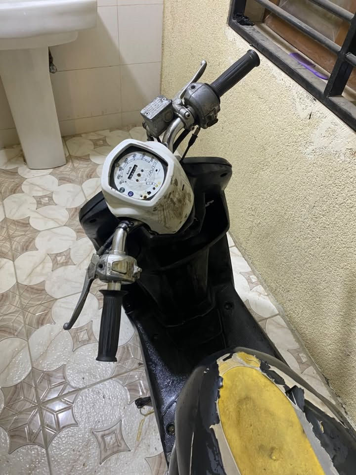 دراجه حلوه بس شلعه ما بيها بيها بعض النقوصات +كفرات مصبوغه +كفراتها البلاديه موجوده دراجه مجفته مره وحده كهربائيات شغاله مكاني بصره معقل ***********
