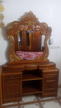 غرفه للبيع • سعر مناسب • خشب فول