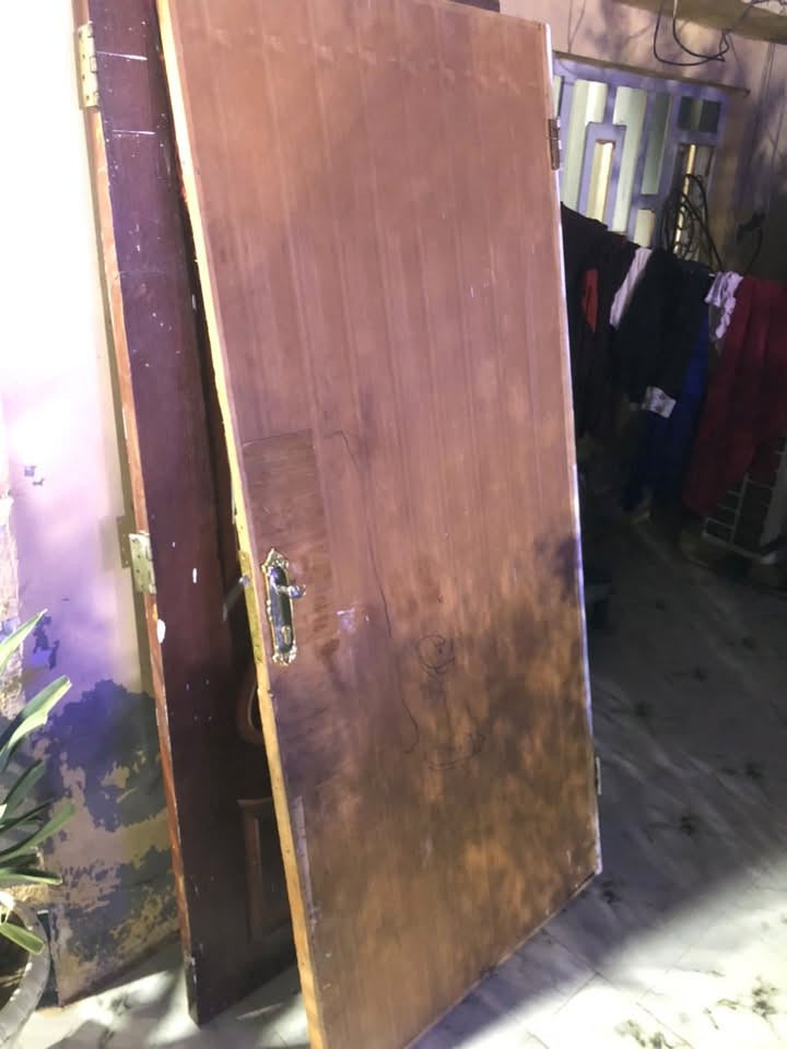 ابواب • ٢ قطع • بحالة جيدة