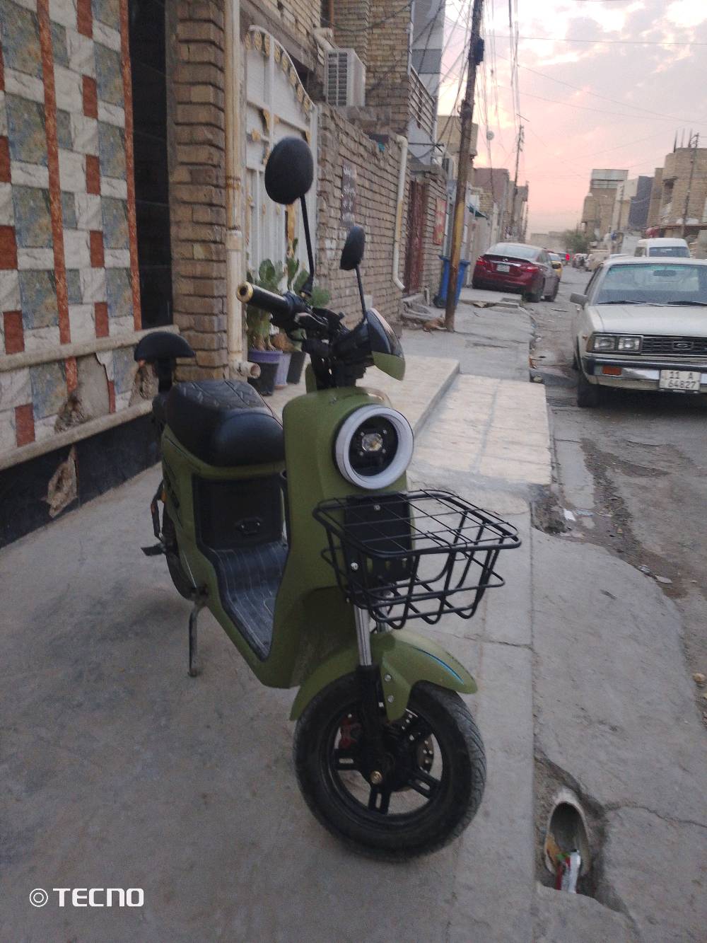 دراجة R9موديل 2026 شركت WINLEE كلشي شغال من الكهربايات البكلايت ول الشارة مال يمنى يسرة وبك ودبل إشارة عالي ناصي وبيهة اربع سرع ول بطاريات ليثيوم الشحنة الوحدة اتمشيك 23كيلو وبيهة ضربة خفيفة بل يدات  دراجة تخبل أمانا الله السعر500وبيهة مجال للطيبن.  تواصل خاص على هاذا الرقم 776 114 6218