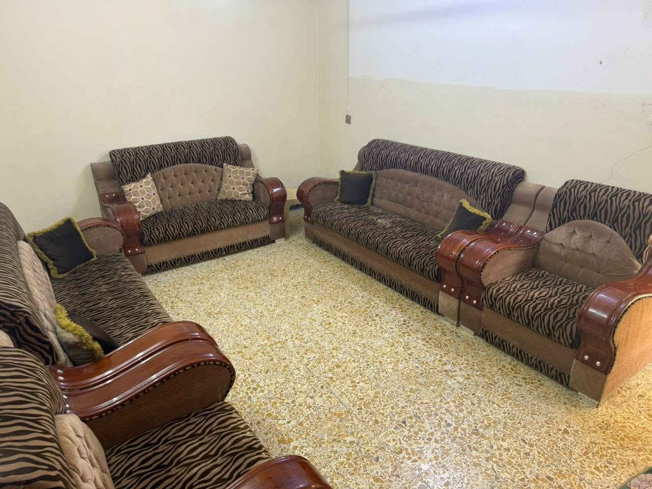 تخم للبيع نضيف مكان صويره نوع التخم تكمه ثكيل صاج مابي اي ضرر السعر خاص او عرقم ***********

