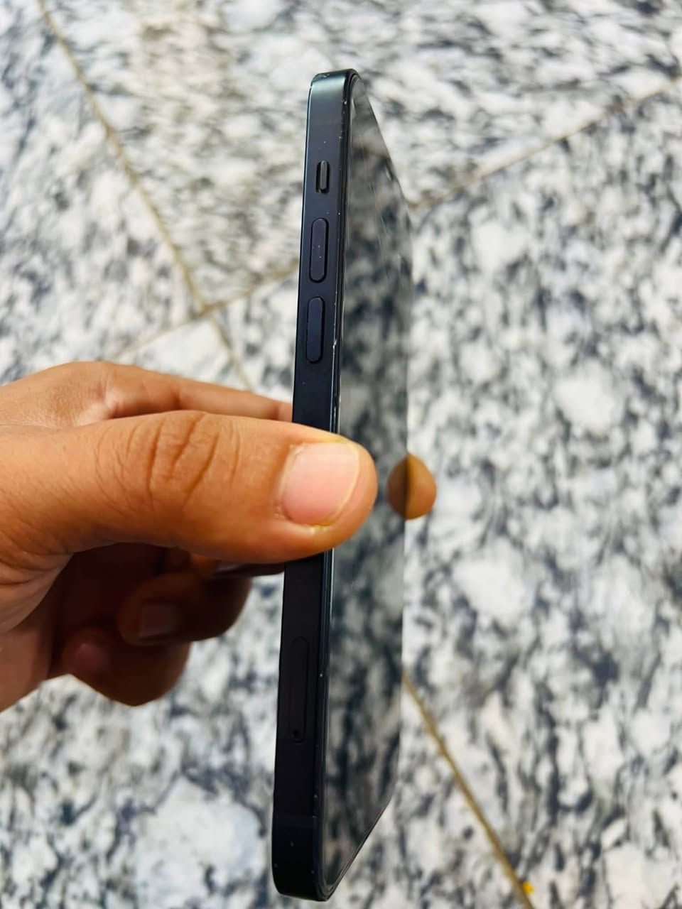 ايفون ١٢ عادي للبيع
التفاصيل موضحه بالصور 
الجهاز ما مفتوح ولا مبدل بي اي شي 
شرط تفحصه حاسبه سعره ٢٥٠ 
ويا شاحنه وهيتفون اصليات 

هذه رقمي ***********
