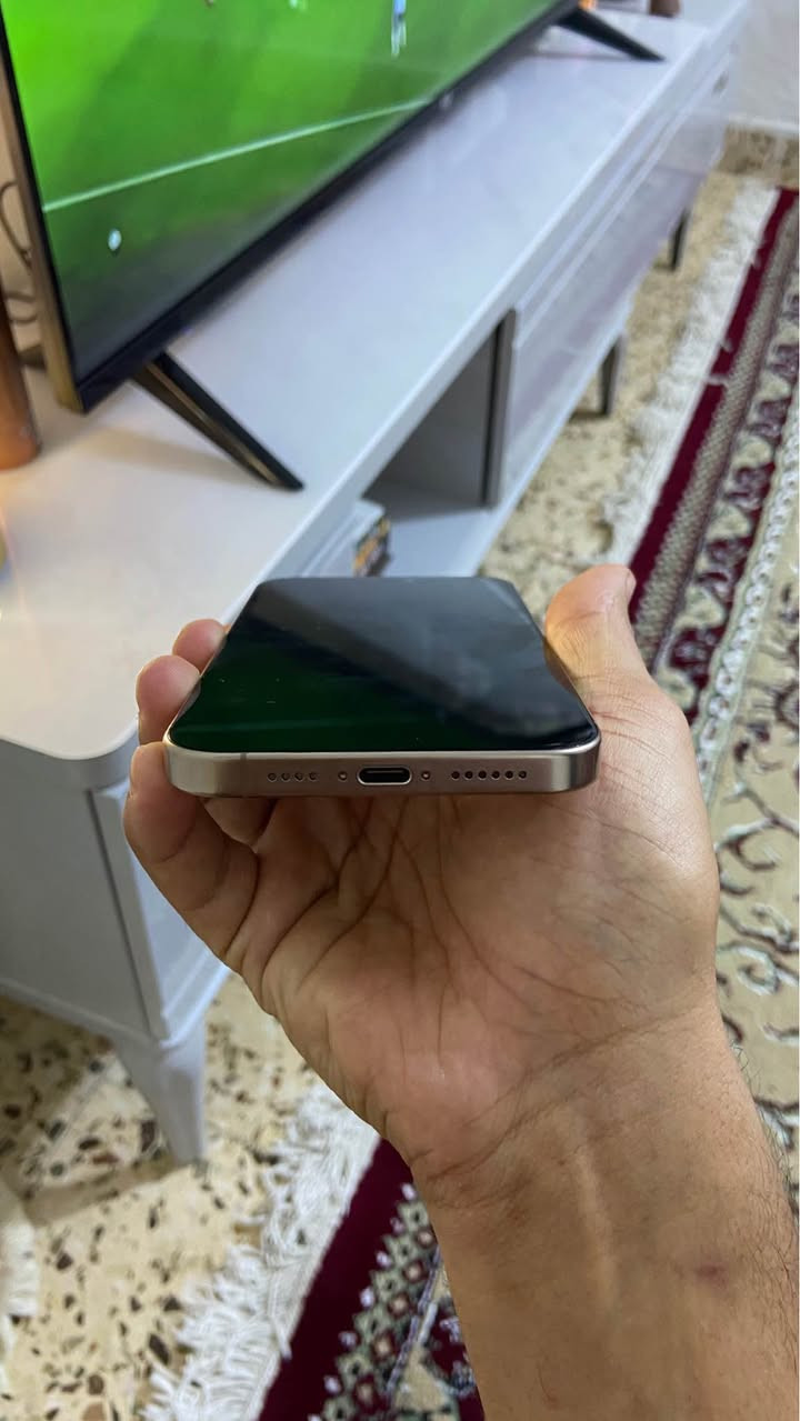 آيفون ١٦ برو ماكس • نظيف ١٠٠% • بطارية ٩٠%