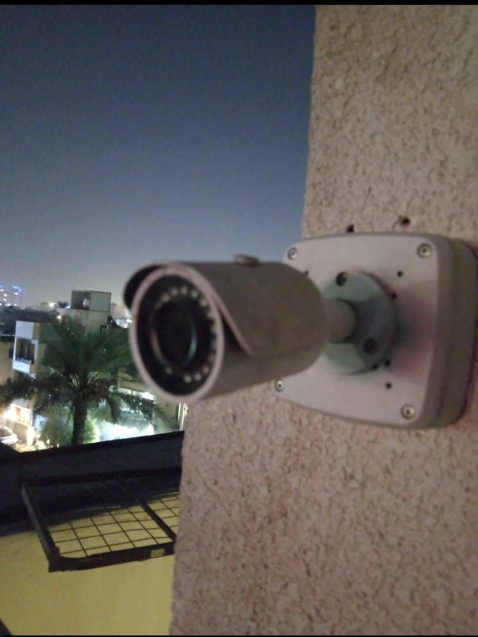 🔴 بيتك.. محلك.. أهلك
تنصيب الكامرات 
كلهم يحتاجون عين ساهرة 👁️📹
لا تخلي السرقة أو المشاكل تفاجئك!
ركب كامرات مراقبة وخلي كلشي تحت سيطرتك  🔥
✅ صورة واضحة HD
✅ مشاهدة من الموبايل بأي وقت
✅ تسجيل مستمر
✅ تركيب مرتب وسريع
✅ أسعار تناسب الجميع
🎯 حماية اليوم أحسن من ندم باچر
📞 للحجز والاستفسار: ‏‪***********‬‏
