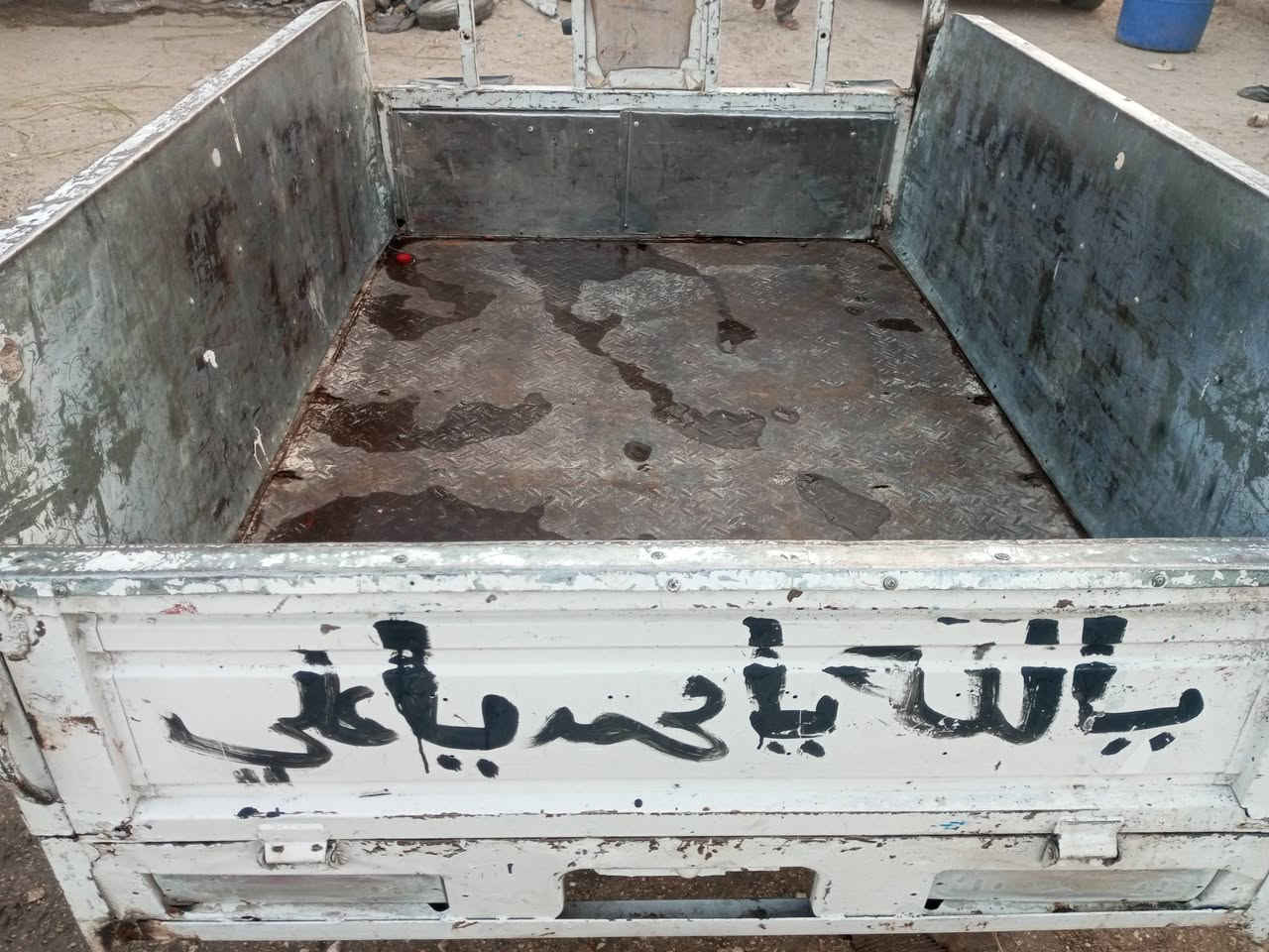 السلام عليكم ستوته للبيع موديل 14 اوراق جددمحرك موديل 26 صار له شهر مشدود ناصريه مركز سعر 1,300 وبيها مجال بوكس كير جديد تواير ثلاثه جدد صدر امامي جديد***********
