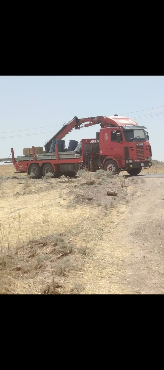 سكانها كرين موديل 92 
علىه كرين 9  طن 4 سلايت و.2  يدوي 
رقم. ديالى مشروع وطني بالسنويه دنكر 
محرك لا تبخير و تنقيص 
***********
