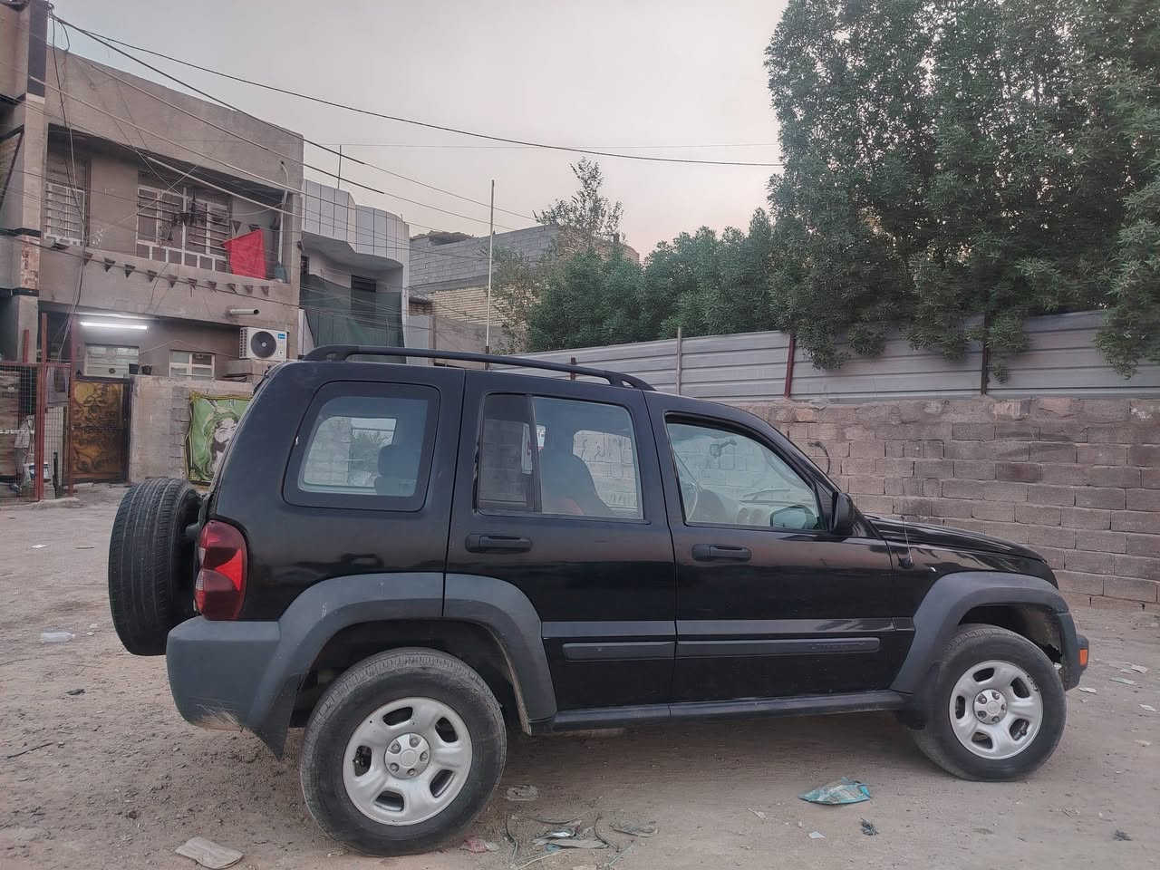 جيب لبرتي موديل ٢٠٠٧ كير مكينة تخم تاير تبريد خير من الله رقم بغداد مكينة ٦ سلندر قطعتين صبغ فقط السعر ٥٩ وبيهة مال مكان السياره زعفرانية ***********
