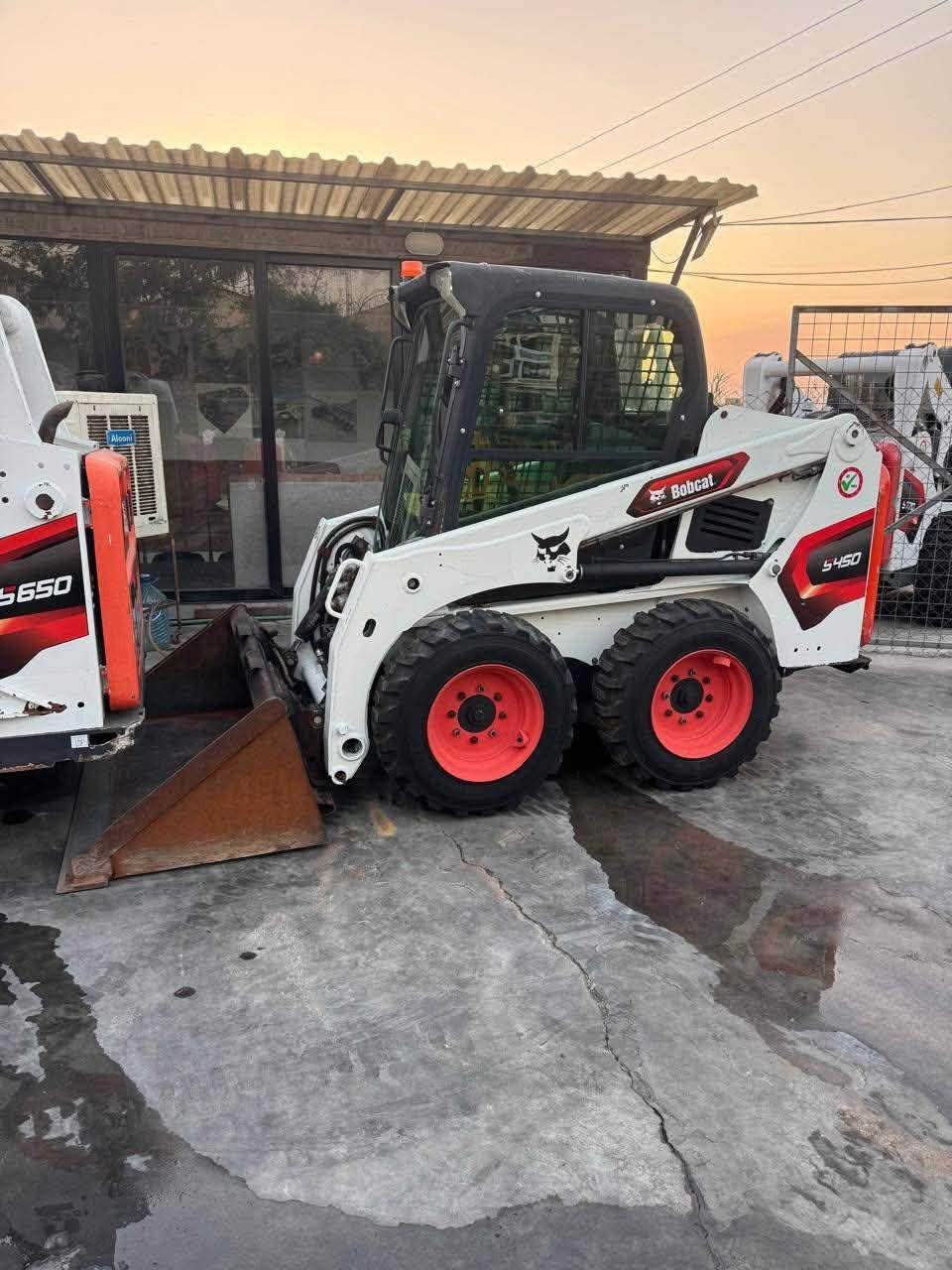 🚜🔥 بوبكات S450 للبيع – فرصة مميزة
🔹 الموديل: 2017
🔹 أصلي
🔹 الشفل مكفول
🔹 كفالة عامة
🔹 حالة ممتازة وجاهز للعمل

💰 السعر: 225 ورقة

📍 الموقع: أربيل – كردستان العراق

📲 واتساب: ***********

🔥 للجادين فقط، أهلاً وسهلاً بالجميع
