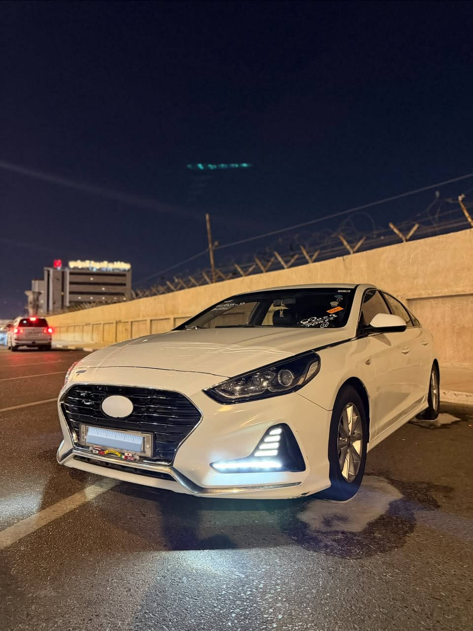 السلام عليكم
سوناتا موديل 2019 بانزين بانزين 
ادوات كصه جنطه متومه ارقام وسنويه انكليزي شمالي 
مواصفات حلوه 
شاشه وكامره خلفيه وحساسات خلفيه 
تدفئه وتبريد كشنات و تبريد قطعتين  
لد امامي وخلفي 
تحكم استيرن 
مري شفط ومنضومه زنون كامله
سياره جاهزه ع اخر حبايه 
كير مكينه وحداديه كفاله تبريدها ثلج 
مكاني البصره السعر والاستفسار متواجد ***********
