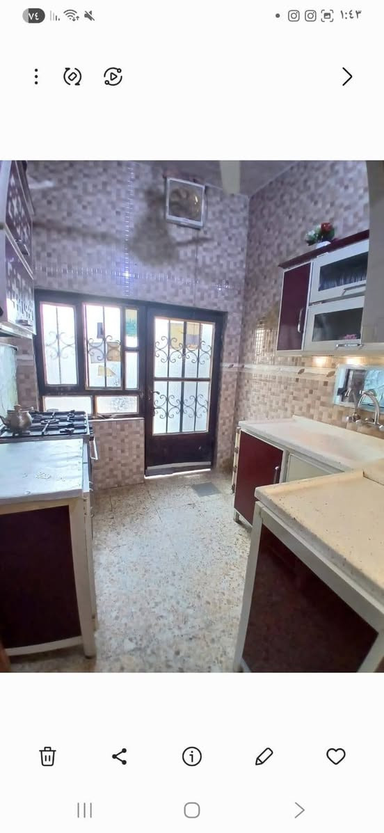ياالله اللهم صل على محمد وعلى اله محمد 
دار للبيع مساحه 100طابو زراعي سند 25بيت طابقين يحتوي الطابق الارضي على غرفه النوم واستقبال وصاله ومطبخ ومنور وصحيات وطابق ثاني غرفتين العنوان طويريج شارع 40خلف حي الصناعي قرب المدرسه 
.. للاستفسار الاتصال ***********
