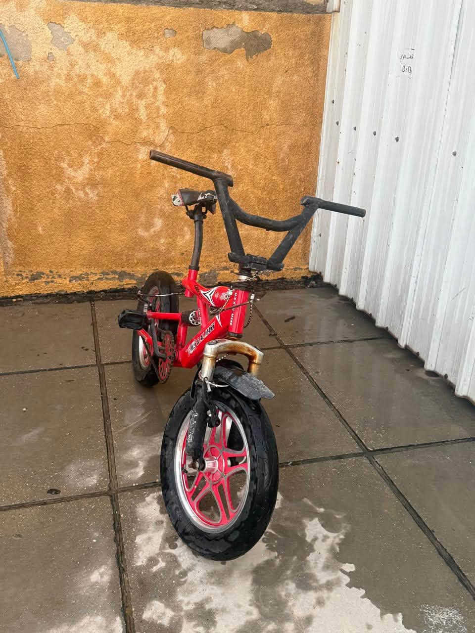 السلام عليكم بايسكل bmx للبيع لون احمر للتواصل بريك فقط بل دواسات او البايدر للتواصل ***********
