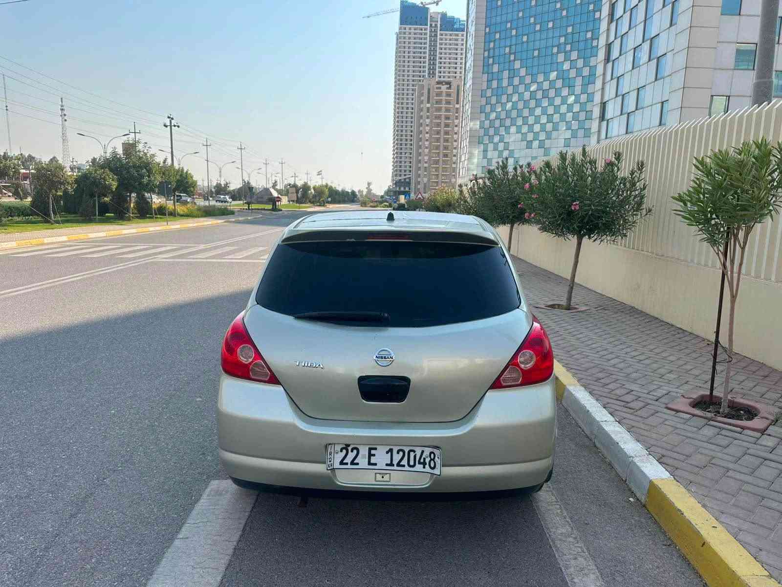 نیسان تیدا ٢٠٠٧ 
گێڕ مەکینە تەبریت بەناو کردن تەقەو رەقە هەموو گیانی بەشەرت ٣ پارجەی بۆیاغە بی ژوری سەیارەکە ئایپاتە کامیرە بی نوقستانیی رەقم نوی سەعریشی ٦٩ مەجالێکی برایانە
*********** أربيل, العراق
