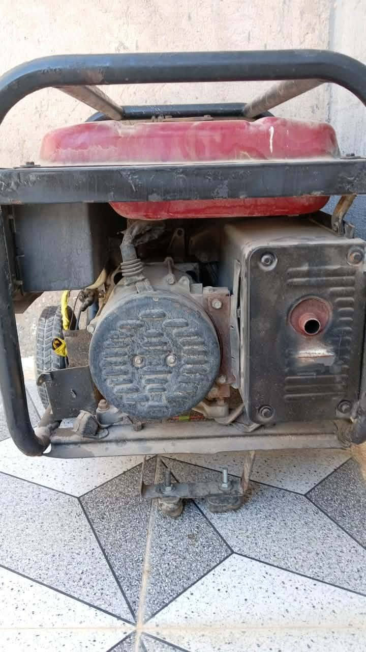 السلام عليكم ورحمة الله وبركاته
📝 مكلف بالنشر📝
مولد 5.5 KV كما موضح بالصور يرادله رنكات فقط السعر ٢٥٠ وبي مجال حديثه بني داهر التواصل مع صاحب المولد ***********
