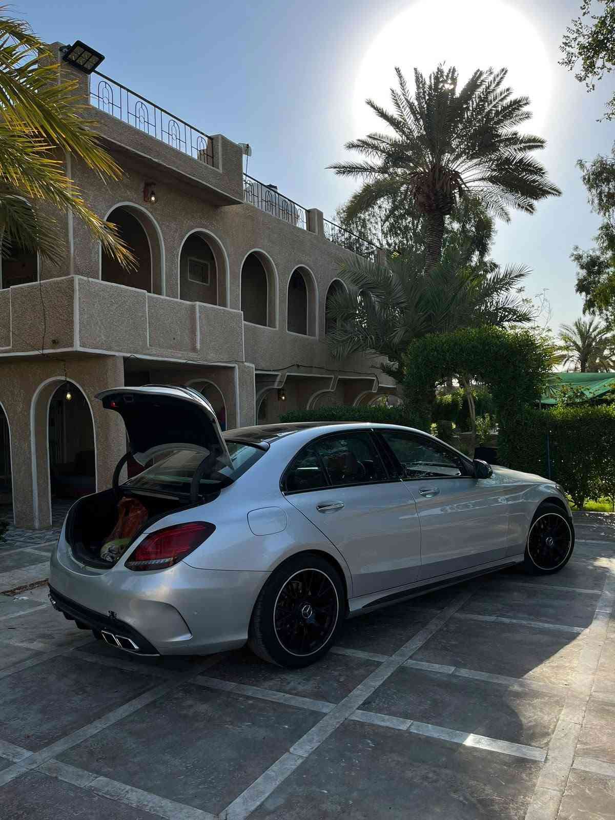 مارسدس c300 
2016 
فول مواصفات تحكم ستيرن بنوراما على طول السيارة ماشية ١٠٠ 
كشنات جلد تدفئة اخوان حادث امريكه فقط جاملغ بس لسياره وضع شركه ابيعلك عوزه كرنك بس لسياره عله عطله ترايه للبصره تحويل شوكت متريد ترايه ناعم يخبل  امانه اسياره احله من لصوره  اخوان سوي تعليق يوصلك لسعر  مكان لسياره بغداد البلديات *********** لخاص مفتوح وبلعافيه عل ياخذه
