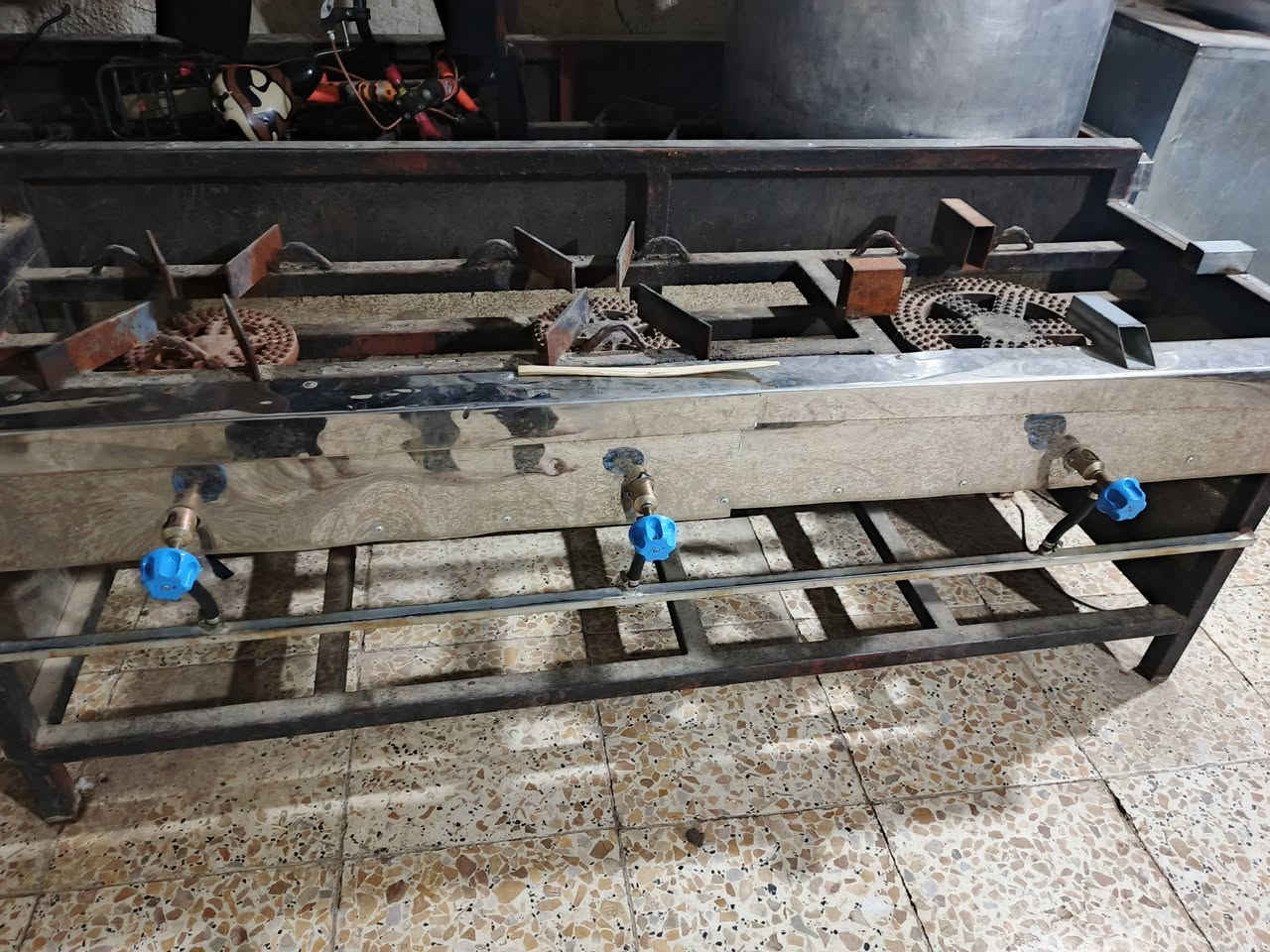 عندي طباخات للبيع كبيره جديدة مال مطعم تفيدكم
العدد 3  الحجم الكبير واحد ابو 3 عيون و2 ابو 4 عيون استخدام جدا قليل. *********** 
مكانهم في كربلاء
