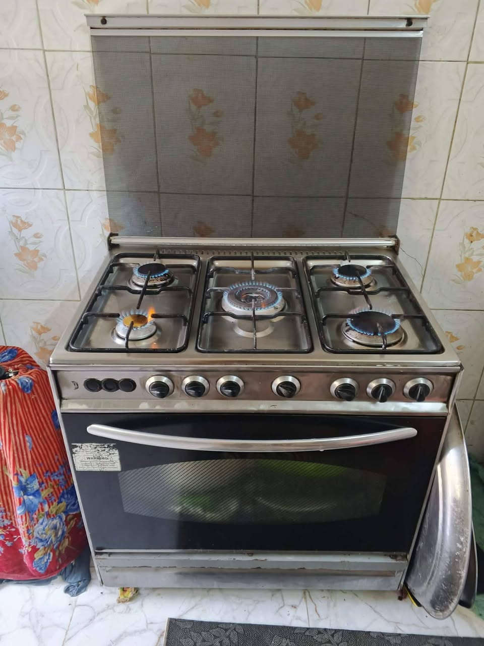 سلام عليكم طباخ كرياز مصري نضيف جداً للبيع العنوان سده الهنديه منطقة العلكايه رقم الهاتف ***********
