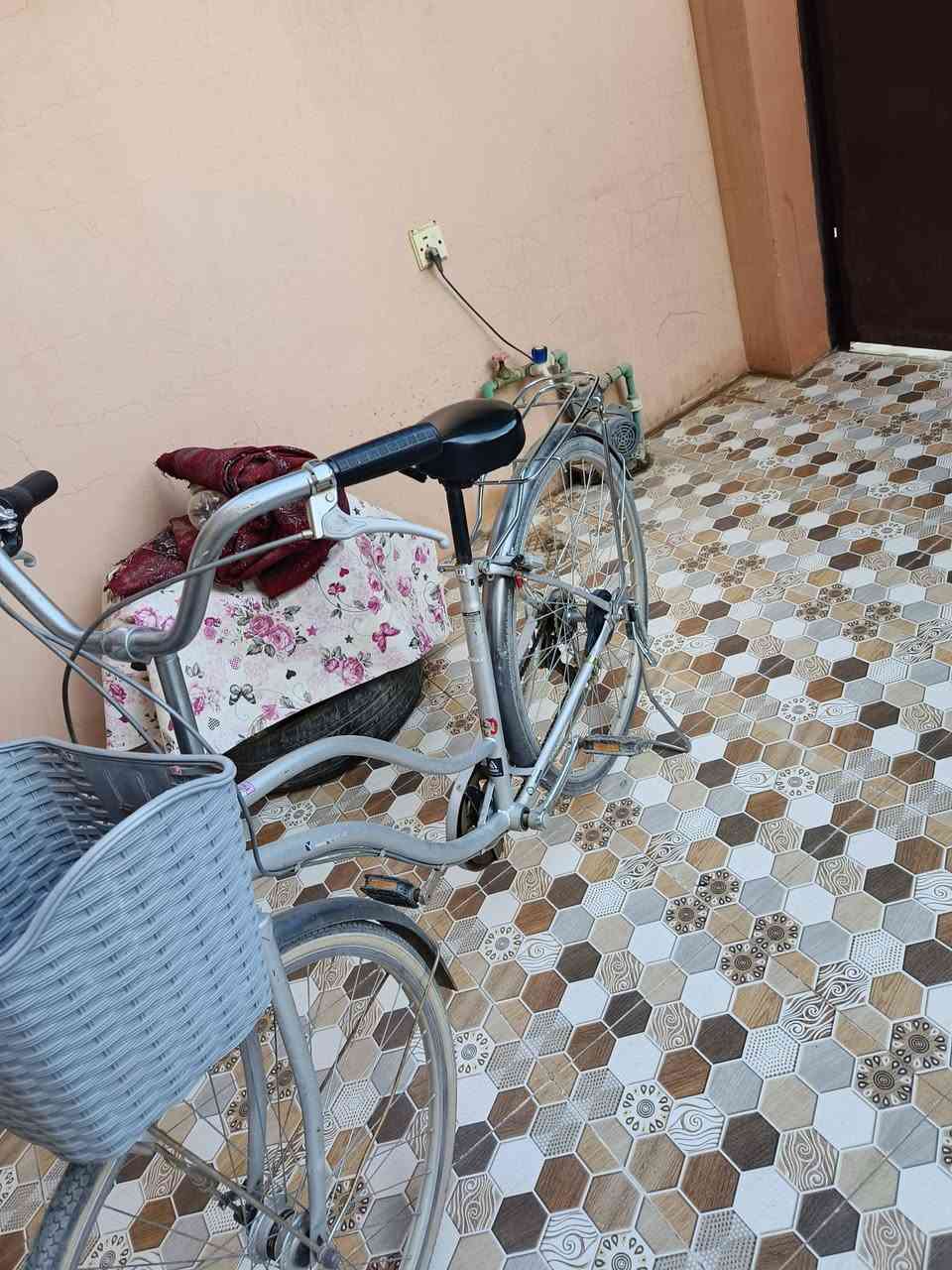 السلام عليكم بايسكل للبيع حجم 27 نضيف مابي اي نقص بداله حساس رايده 100 بي مجال مكاني ديالى بعقوبه المفرق قرب مدرسة الصفوه الاهليه للستفسار الاتصال على الرقم*********** بي وتساب
