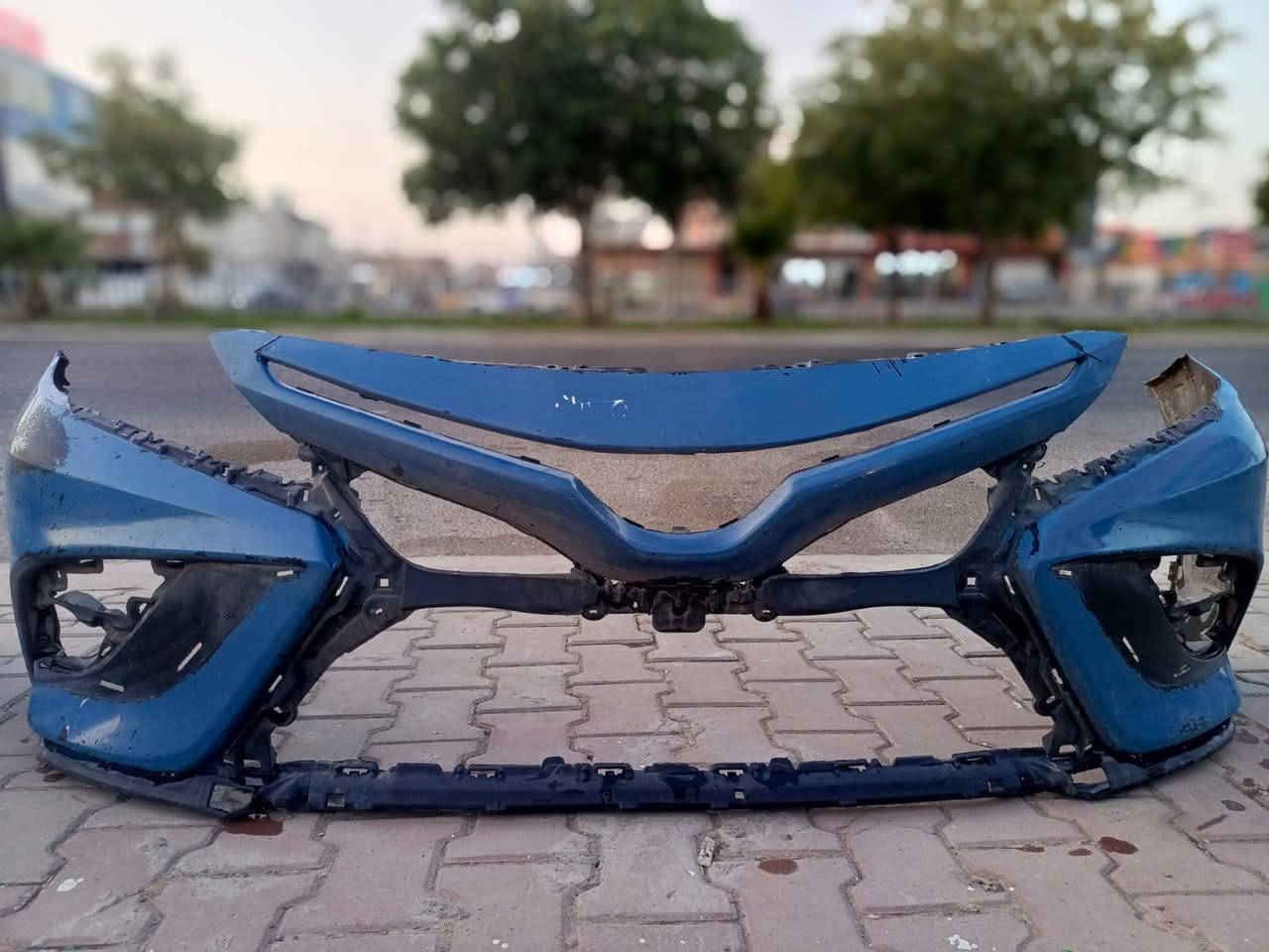السلام عليكم.. للبيع مواد كامري 24 كندي مواد كلها نظيفه وشرط  مابيها اي عيب المواد دعاميات خلفي وامامي وتخم بگات وغلاف داخلي مال جنطه وشباك امامي ورادار خلفي نقطة عمياء ..***********

