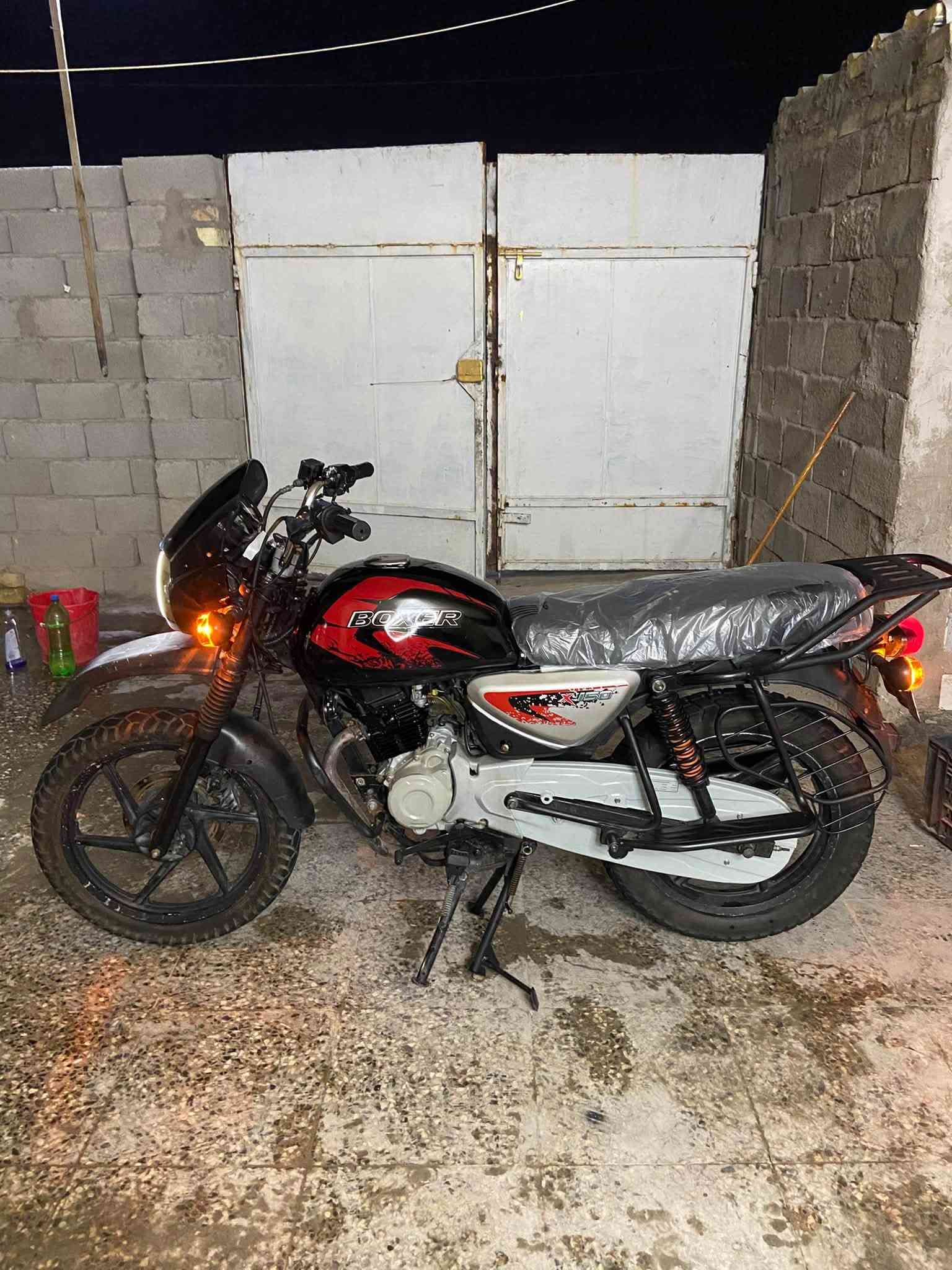 بوكسر موديل٢٢ بدون أوراق اكفلها حلال وحرام وسرقه دراجه خرسه احلى من الصوره كلشيء كامل مكمل مابيها نقص برغي منضومه زنون كهربائيات كامله مكمله دراجه عوزها سايق مكاني شعب نهايه حي اور سعر ٩٥٠ وبيها مجال ***********
