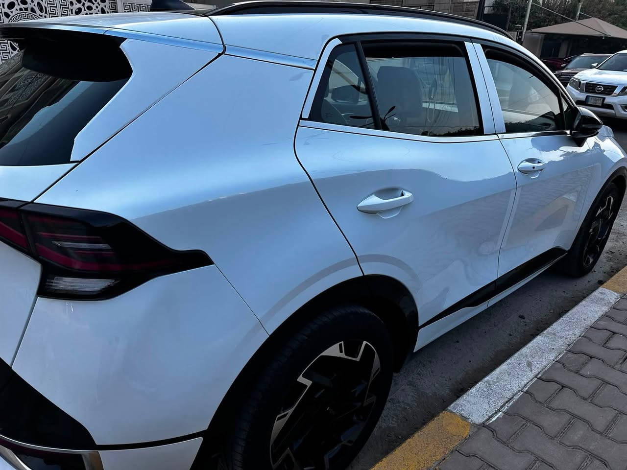 تحيه طيبه الاخوه الاعزاء سبورتج جيتي لاين اعلى فئه خليجيه موديل ٢٤ فول موصفات معروفه موصفات الحيتي لاين مكفوله من الصبغ والتبديل بيها مكانين بيدي ار بل باب عكس السايق وبل جاملغ شويه ماشيه ٢٠ اللف رقم بغداد الجديد ابسمي مكينه ٢٠٠٠ دوش السياره نضيفه جدا وأعلى فئه بل سبورتج سعرها ٢٢٦ ورقه بيها مجال بسيط جدا حق الجيه مكانها بغداد العامريه 
***********
