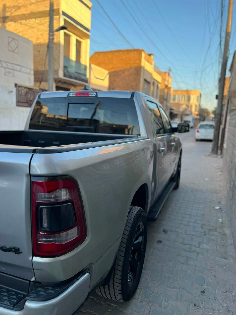 رام ستة سلندر موديل 22 ايتورك بك هورن لون ستار
باب طويل بدي قصير
الضرر موضح بالصور 
ماشية 82 الف كيلومتر
مكفوله من الكير والمحرك والصدر والايرباك
تريد وكاله او تحويل 
للاستفسار اكثر الاتصال ***********
