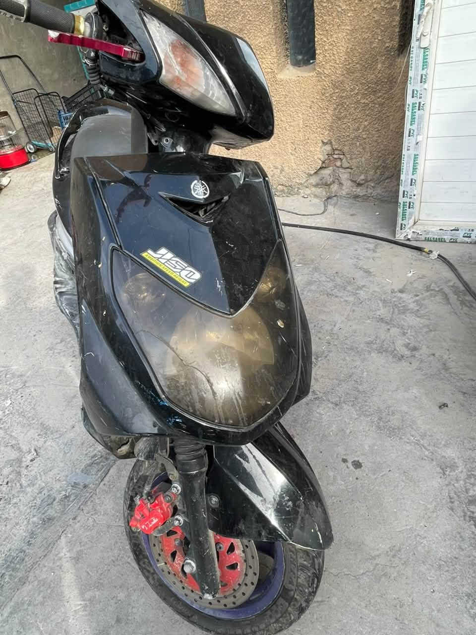 سلام عليكم سكنس فحل للبيع نوزل دراجه شغاله كلشي مابيها بس كفراتها شويه تعبانه السعر400وبيها مجال شي بصيط رقمي***********
