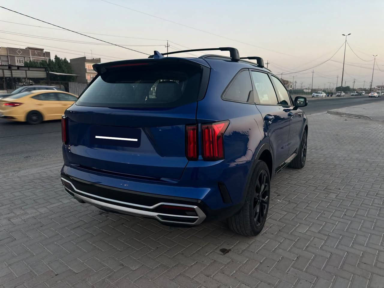 #نظيفه_وجاااااااهزه 
للبيع سورينتو 2023 وارد أمريكي دخول جديد
🔥 أعلى مواصفات SX Prestige
سياره جاهزه من كلشي وما ناقصه شي 

🔹ممشى 41,000
🔹 محرك 2.5 تيربو
🔹 دفع رباعي AWD
🔹 لون أزرق مميز 💙
      Wheel أسود 🖤
🔹 فتحة سقف بانوراما
🔹 كاميرات 360°

🔹 كاميرا مراقبة النقطة العمياء
🔹 مقاعد جلد كهربائية
🔹 مقاعد تسخين

🔹 شاشة 12.3 إنج مع ملاحة
🔹 نظام صوتي Bose فاخر 12 سماعة

🔹 Apple CarPlay + Android Auto
🔹 تشغيل عن بُعد
🔹 شاحن لاسلكي

🔹انظمه قياده
🔹 مثبت سرعة ذكي
🔹 تحذير مغادرة المسار + المحافظة على المسار
🔹 نظام مراقبة النقطة العمياء

🔹 حساسات وقوف أمامية وخلفية
🔹 باب صندوق كهربائي
🔹 مرايا كهربائية قابلة للطي
🔹 مصابيح LED
🔹كشافات ضباب
🔹 3 صفوف / 7 ركاب

🔹حادثها خلفي الجاملغ الخلفي وباب الجنطه

وبيها جاملغ الامامي وباب السايق بارد بتقنيه PDR
وبيها بنيد مبدل من امريكا مااعرف اذا سرقه او حادث مامذكور بلكار فاكس 

🔹بدون ايرباك الايرباكات سليمه 
🔹رقم دهوك بااسمي هزه جديده 
موقع السياره بغداد حي الاعلام 

رقم صاحب السياره 
<<< ☎️+964 772 671 3507>>

السعر :: اطلبه بالتعليقات يصلك خاص 📩
. 
.
