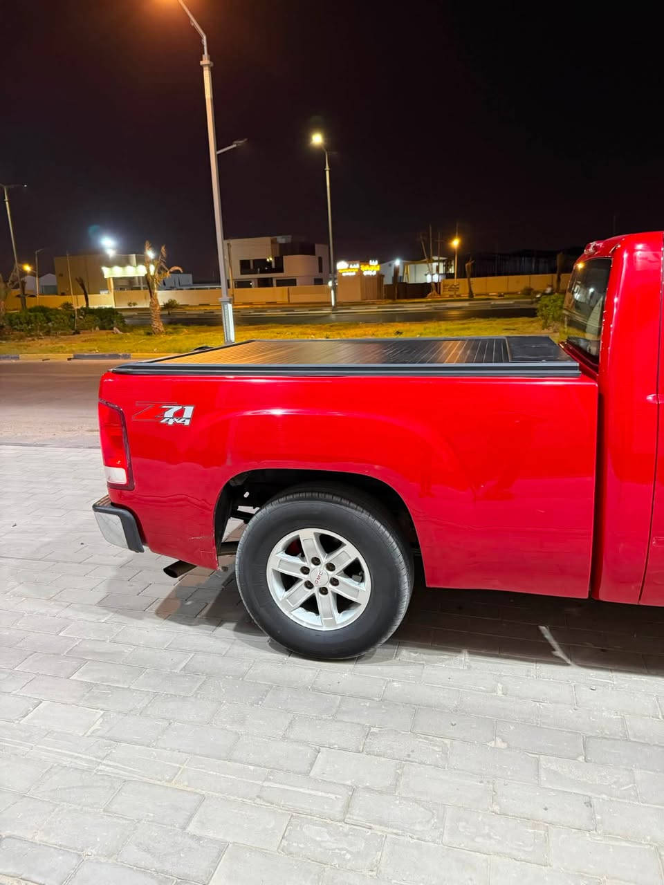سلام عليكم شباب للبيع GMC سيرا تك قماره  بدي گصير
مديل 2008 خليجية 
رقم بغداد باسمي رقمه حلو تحويل ثاني يوم 
السياره كفاله عده البارد باب السايق والمدكر السياره كلش نضيفه تخم تاير جديد بل كارتون ويل توني شديته 
والباقي كله بشرط غرفته حلوه وجاهزه السياره حداده توني كله بدلته 

عليه تسكيرة بدي سلايت كلش حلوه
عليه برمجة كراج ميلاين محمد لأماني
عليه تهبيطه كلش حلوه وناعمه
اخوان التفيده السياره بخدمته ويدلل تشوفه غاليه عليك اتركه 
 
مكاني بصرة 
***********
سعرها 175 وبيه مجال قليل
