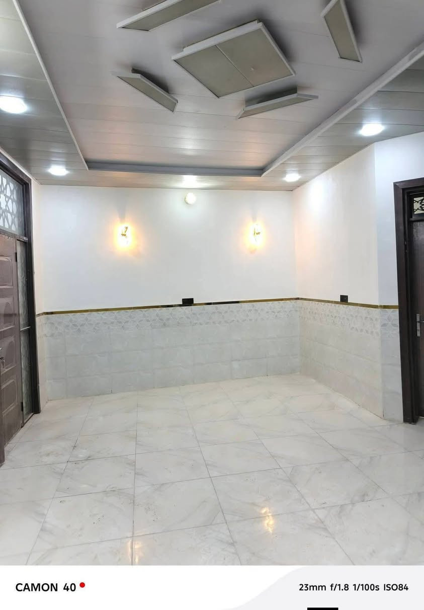 عرض150متر للبيع السعر 47اوبيه مجال بصيط   فول نضافه مناسب جدآ  بلاش بلاش راعيه مار ابضرف لا اكثر تجي وتشوف ابعينك مشمول بتطويب اوبيه قرار محكمه البناء طابوك اساس اوسقف صب مركزي  اوبيت كلش حلو دار عمر 
العنوان النجف الاشرف  مقابيل ملحق قريه الغدير
للاستفسار اتصال
*********** او واتساب

نص مكتوب في الصور:
- CAMON 40 • 23mm f/1.8 1/100s ISO74
- CAMON 40
- 23mm f/1.8 1/100s ISO103
- CAMON 40 • 23mm f/1.8 1/100s ISO82
- CAMON 40 23mm f/1.8 1/100s ISO84
- 23mm f/1.8 1/100s ISO100
- CAMON 40 • 23mm f/1.8 1/100s ISO132