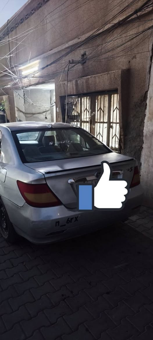 byd f3 2013
مكفوله گير ومحرك 
تخم تايرات 
كهربائيات شغاله
شاشه عرض
طخه بالباب الخلفي ومعمره 
نضيفه رقم بغداد خصوصي
***********

نص مكتوب في الصور:
- n_6rx