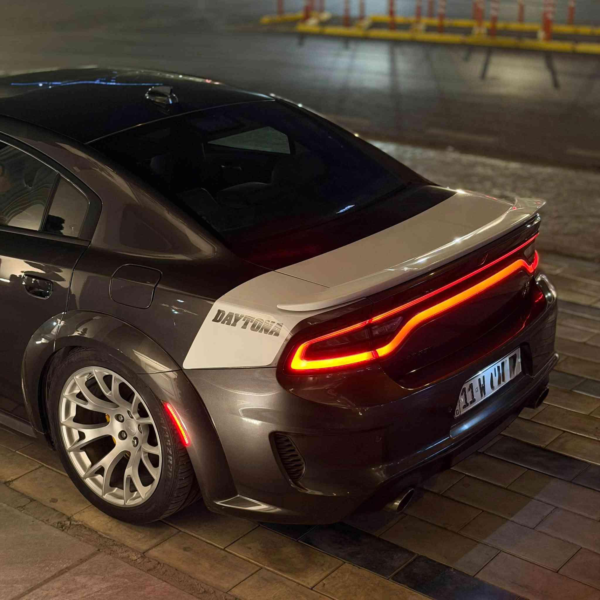 جارجر سكات باك 2023 وايد بدي السمينة
النداء الاخير 
المواصفات : 
فتحة 
رادار جانبي 
رادار امامي
شاشة carplay
بصمة
حساسات خلفية
ستيرن كهرباء
كاميرا خلفية
خزن ميموري للكراسي
كراسي تدفئة و تبريد
تدفئة ستيرن
تشغيل عن بعد
شفتات ستيرن
سستم هارمن
مود eco و normal و sport و track
تحكمات ستيرن
جلد و مخمل
كرسي كهرباء
قطعتين تبريد
ويل SRT
فجوج بريمبو 
ماشية 15 الف 
وباقي مواصفات الفول 

محرك 8 سلندر 6400 بلادي حتى حجر البيئة مالتة
لا برمجة ولا شي

صبغ 5 قطع 
سونار عندي

سعرها 233 
للبيع او مراوس شعندك راسلني 

مكان السيارة بغداد 
***********
