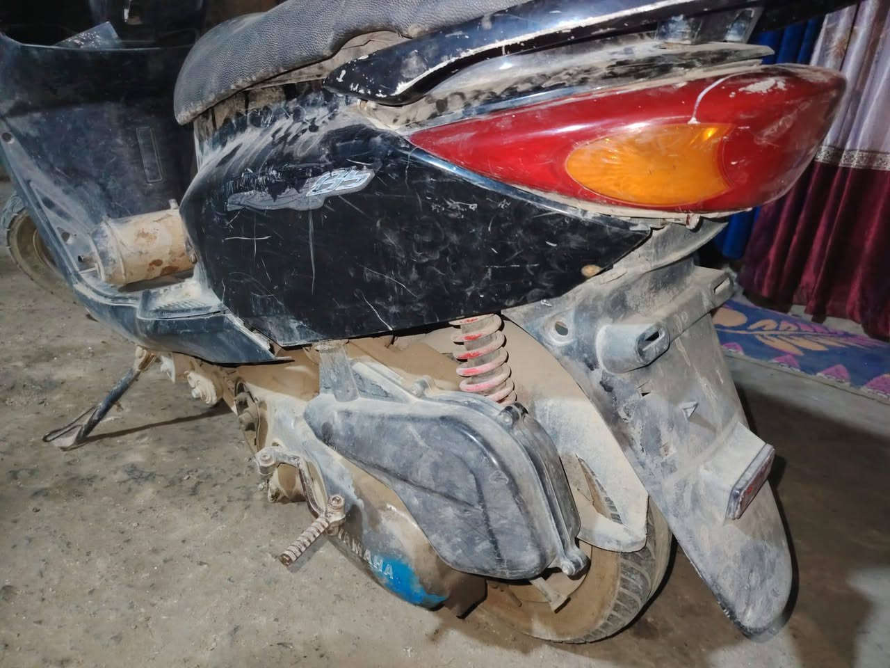 سلام عليكم دراجه بريز كوم حديد عوزها بس تجفيت للبيع سعر 160 مكان بغداد مدينه الصدر قطاع 39 رقم ***********
