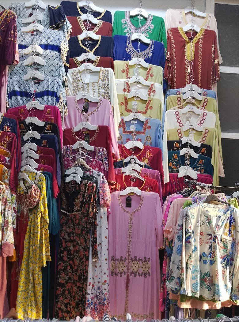 مجمع ملابس نسائية وأطفال بسعر 2000 القطعة بيع شلعة للاستفسار ***********
