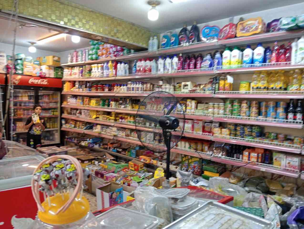 السلام عليكم أسواق للبيع تحتوي مخازن 2 صحيات شارع عدن خلف جامع الجهاد  ***********
