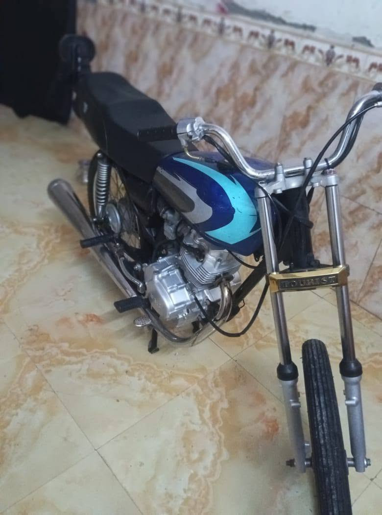 سلام عليكم دراجه نامه شلامجه اصلي اصلي شرط دراجه شوفت عينك نضافه  للبيع سعر 500 دراجه تسوه أكثر مريضه وطيح لا تراسلني مابيع   كلك كلك وبيها رقم شاصي همه  مكان ناصريه اسكان صناعي متواجد بس وتساب واتصال ***********
